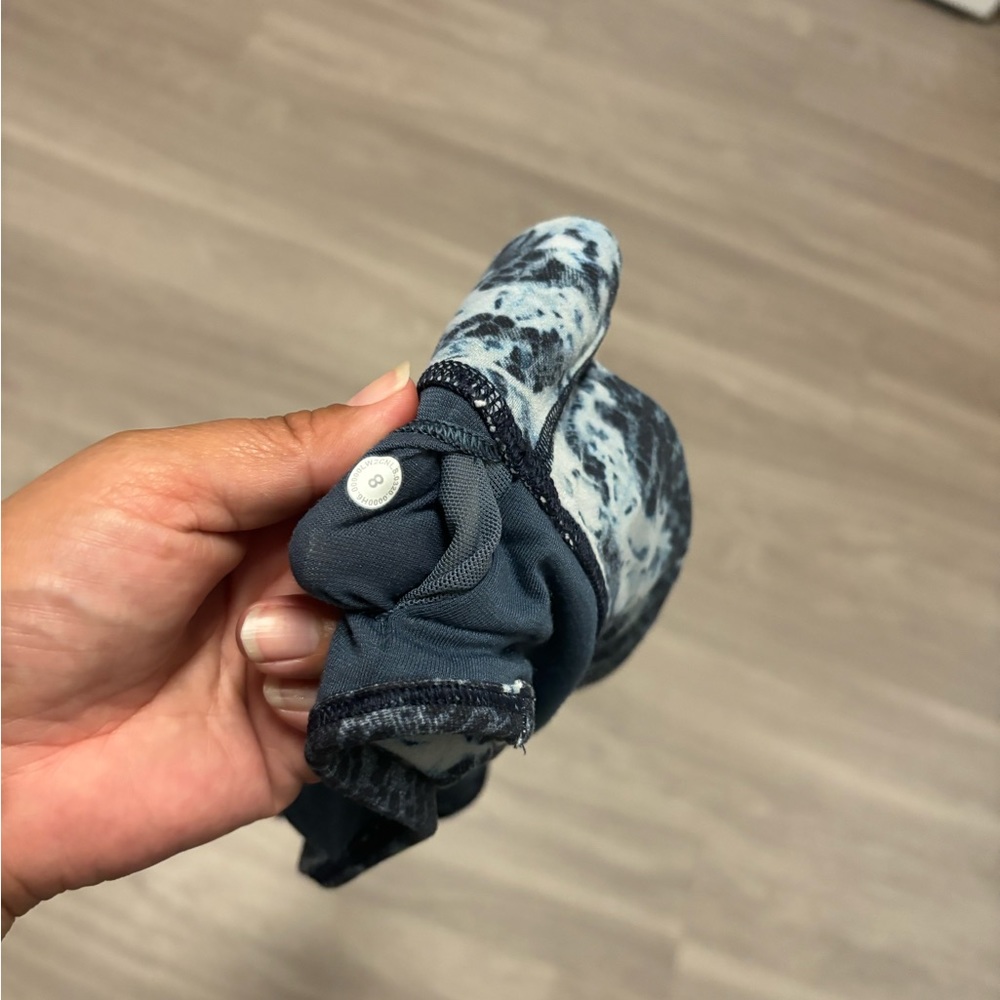 Lululemon - Picture 2 of 3